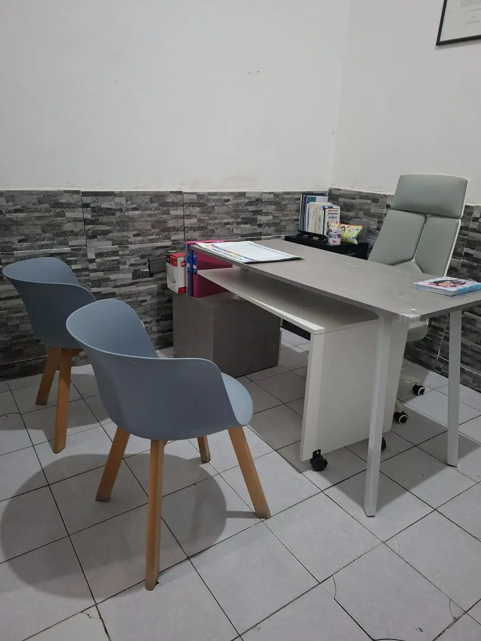 Consultorio cálido y acogedor para recibir a las familias en NeuroKids